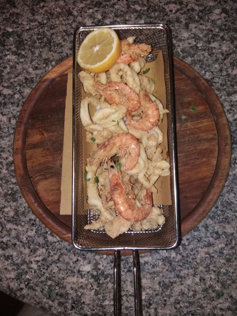 frittura-di-calamari-e-gamberi-da-vittorio-a-trastevere