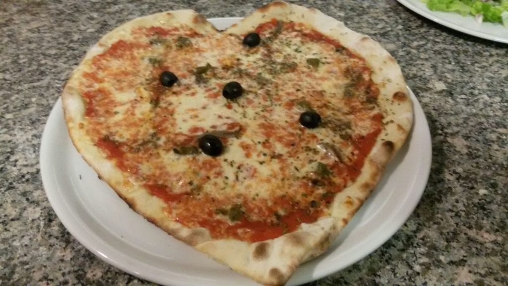 pizza-alla-puttanesca-da-vittorio-a-trastevere