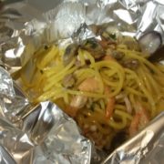 Tagliolini al cartoccio flambè con frutti di mare